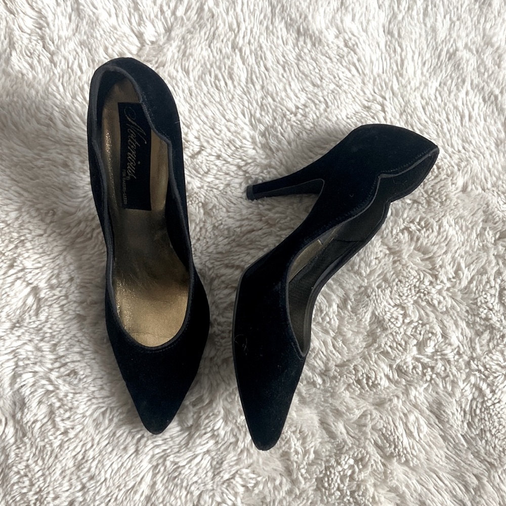 VINTAGE black velvet pointed toe high heeled pumps